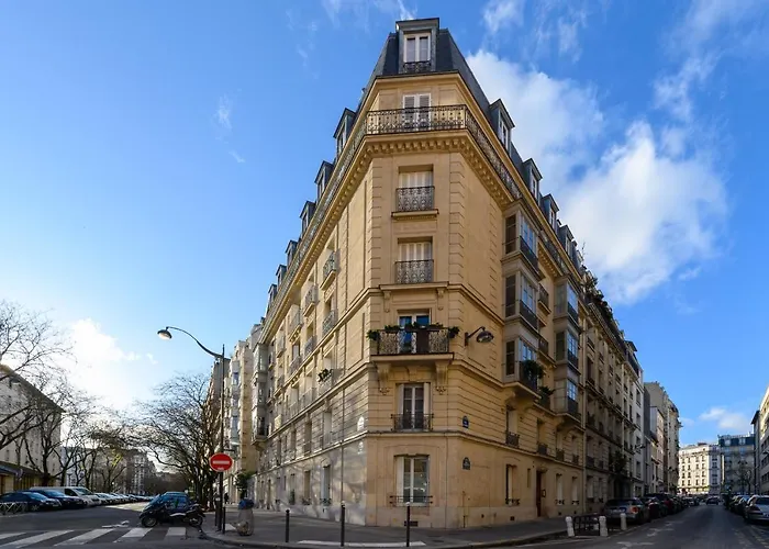 Daumier - New 2 Bdrs Flat near la Seine